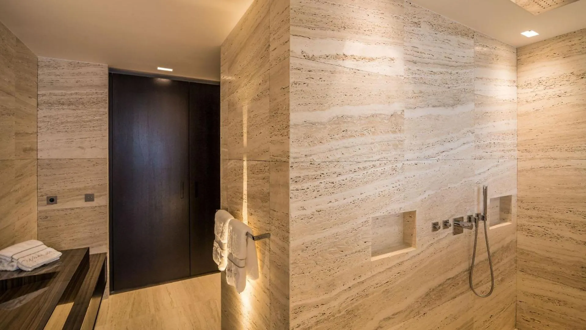 Deluxe Ocean Feels Villa In Flamands Beach